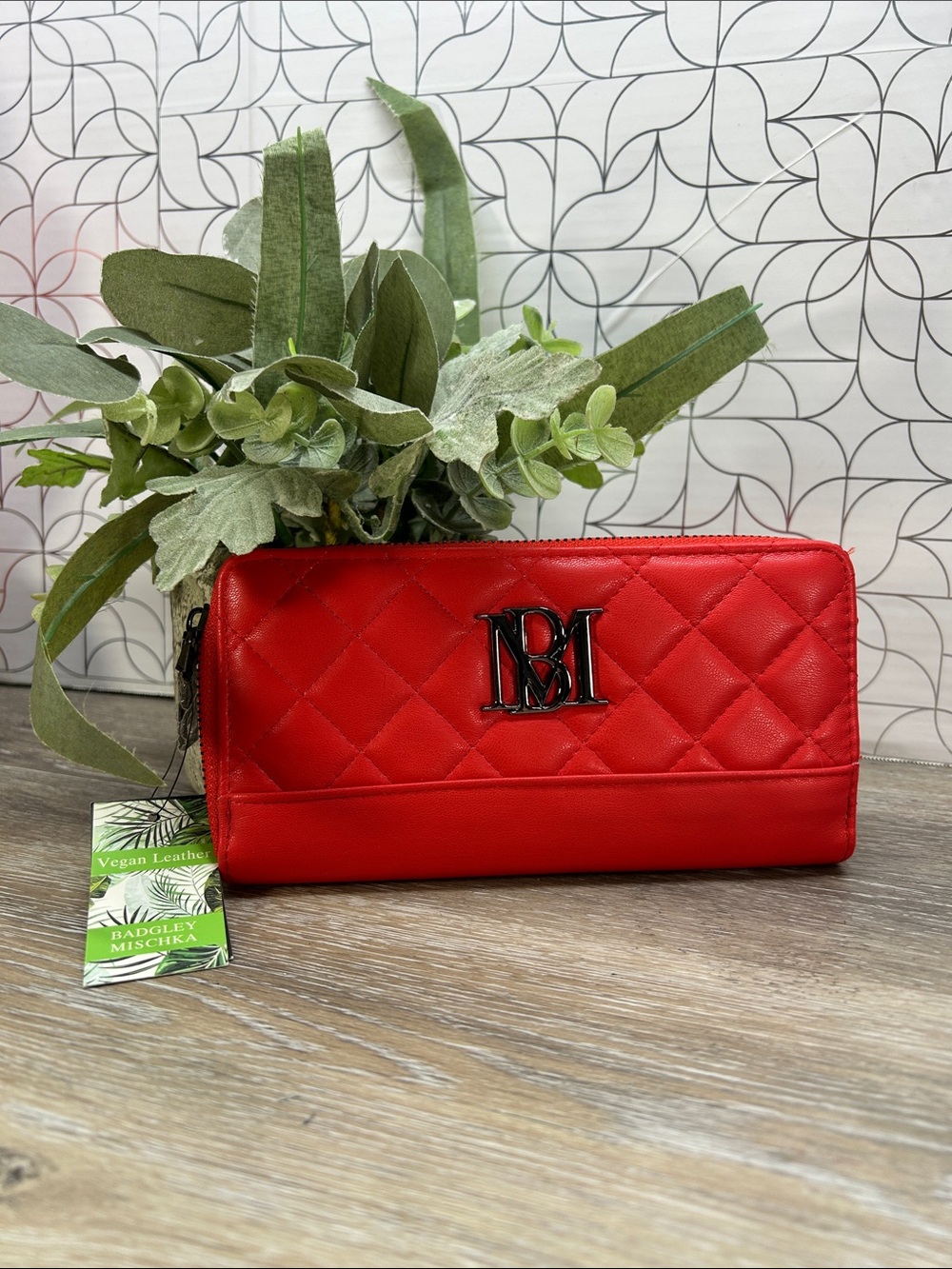 1641 NWT Badgley Mischka Quilted Red Vegan Leather Zip Wallet 631641